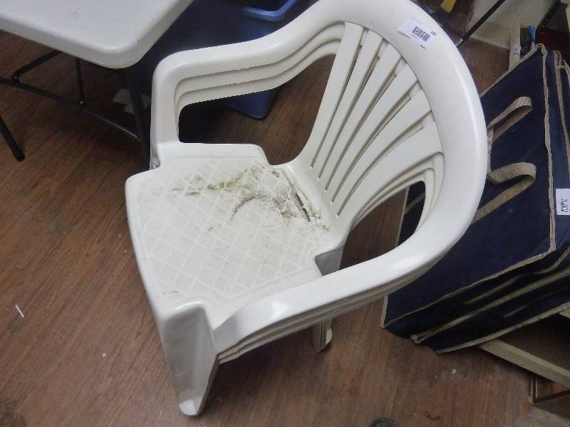 lot 385 image: Plastic Lawn Chairs
