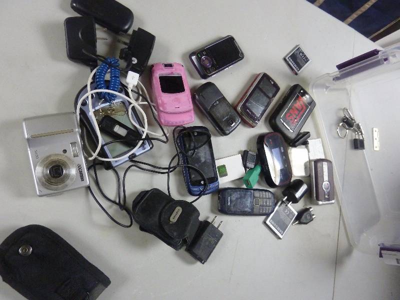 lot 399 image: Cell Phone Lot