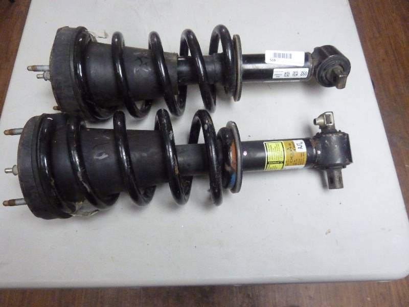 lot 405 image: Delphi Struts