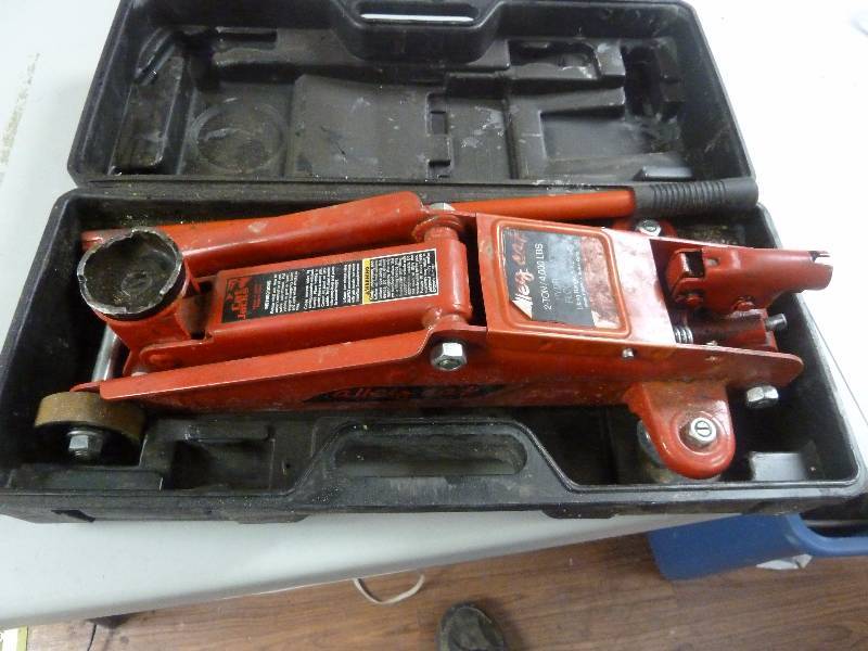 lot 407 image: Floor Jack