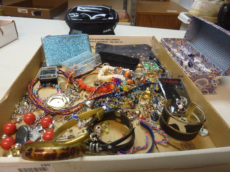 lot 289 image: Costume Jewelry