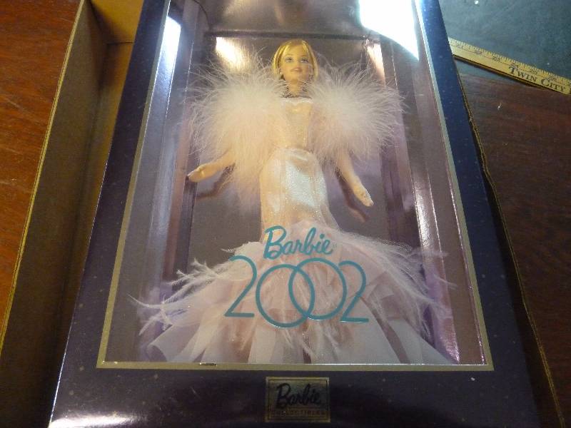 lot 294 image: Barbie 2002
