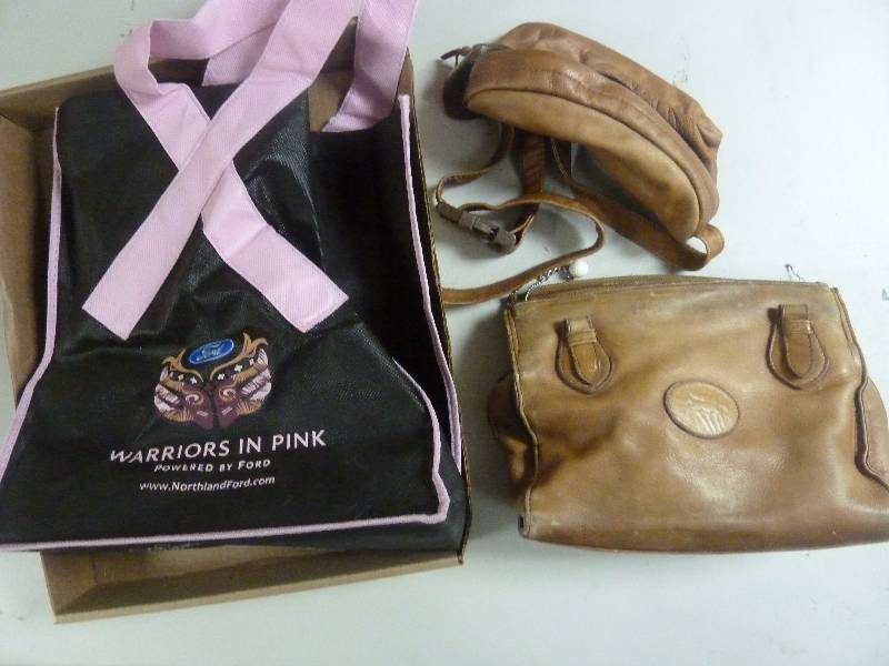 lot 333 image: Purse Lot