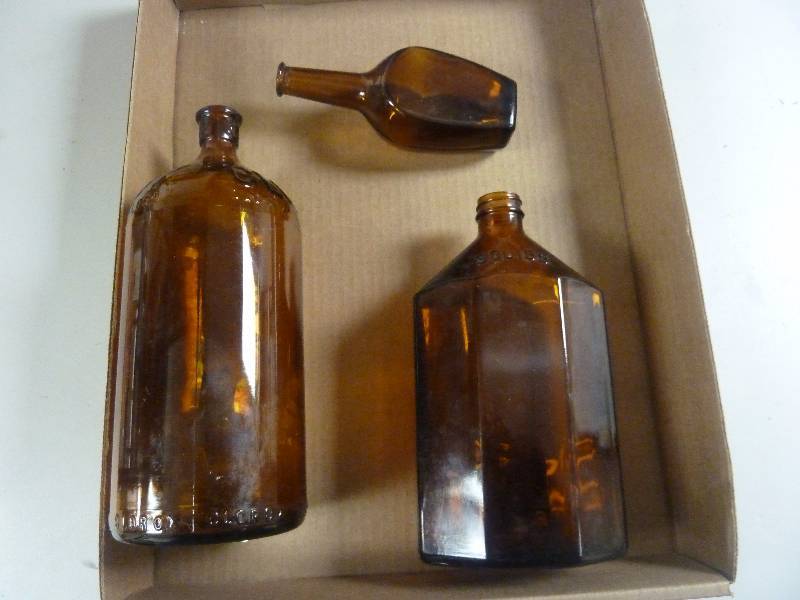 lot 334 image: Vintage Brown Bottle Lot