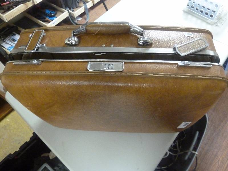 lot 341 image: Vintage Suitcase
