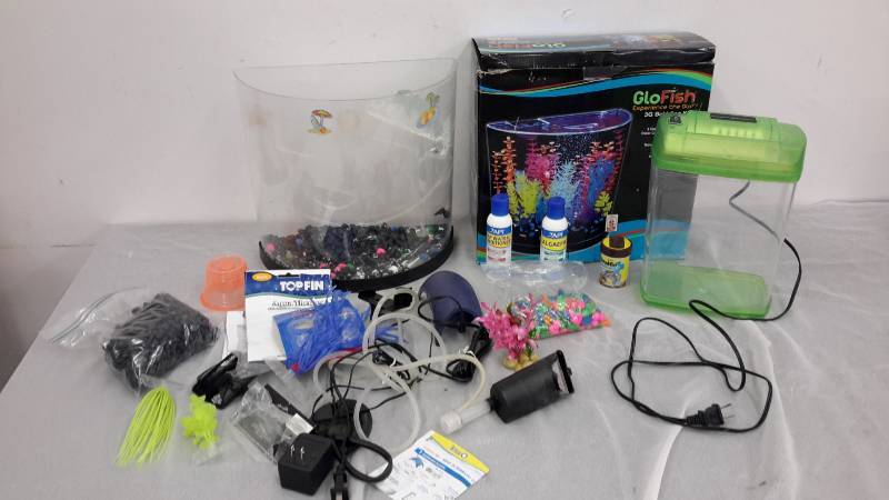 lot 2 image: Aquariums