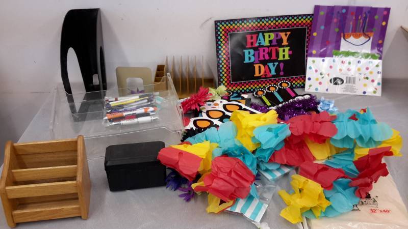 lot 6 image: Office and party supplies