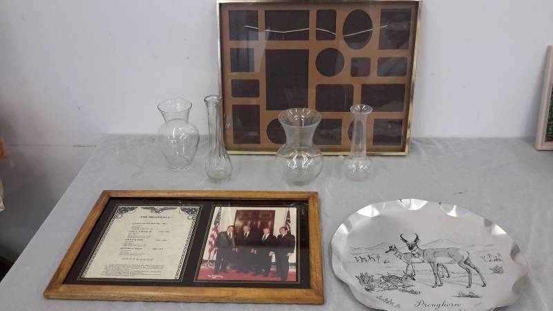 lot 17 image: The presidents, Pronghorn wall hanging, picture frame, and vases