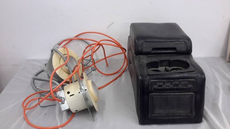 lot 26 image: Light fixtures, cord, console