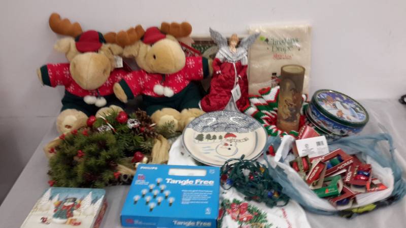 lot 30 image: Huge Christmas lot