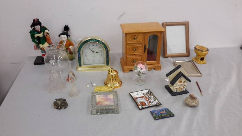lot 31 image: Musical jewelry box, bell collection, clock, oriental, dcor