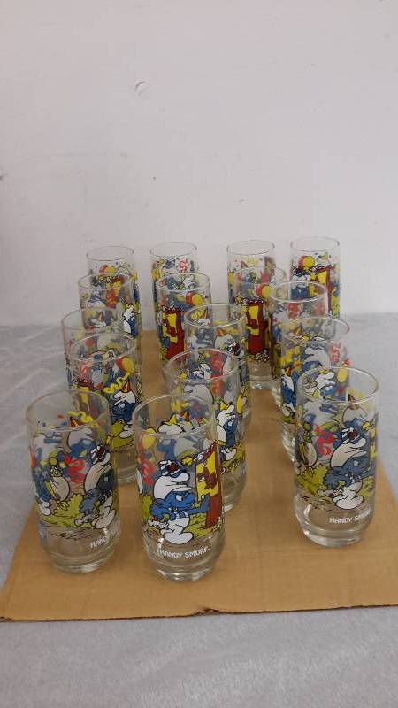 lot 33 image: 15 New out of the box Handy Smurf glasses and one used Smurfette glass
