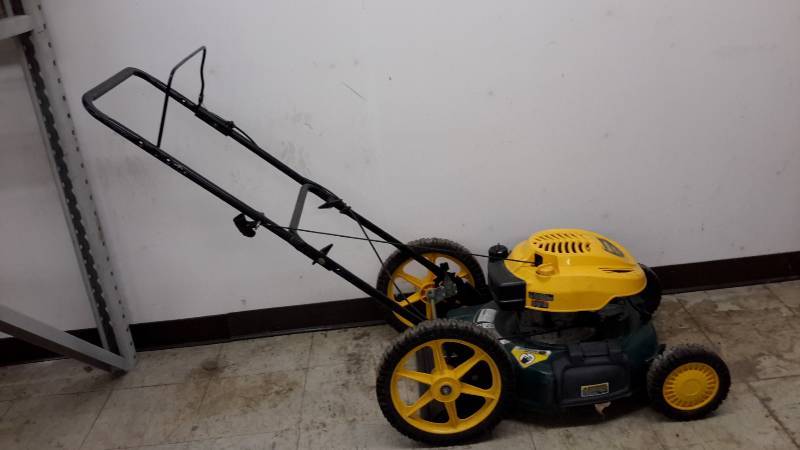 lot 41 image: Yardman lawn mower