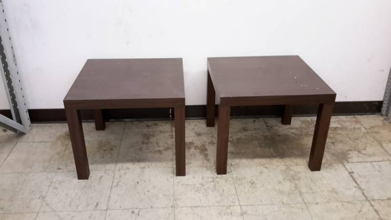 lot 44 image: Pair of end tables
