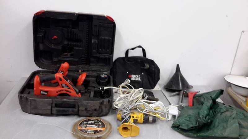 lot 60 image: Garage items, tools