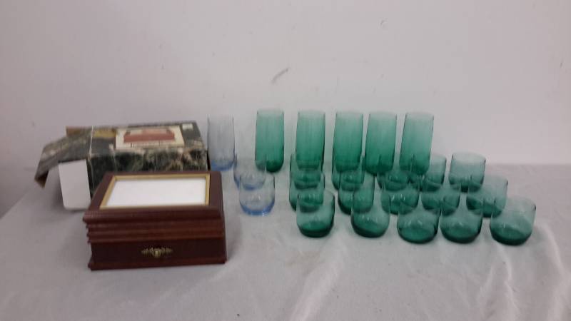 lot 75 image: Jewelry box and drinking glasses