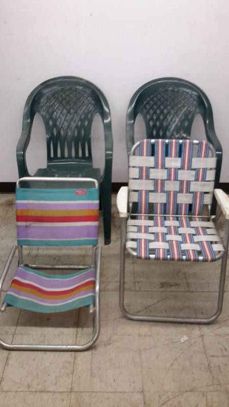 lot 77 image: Lawn furniture