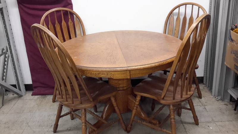 lot 81 image: Solid oak wooden table and chairs