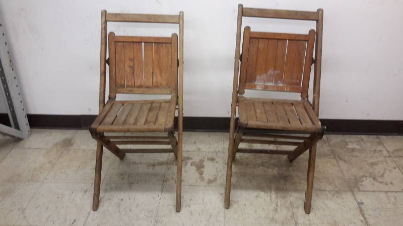 lot 93 image: Vintage wooden folding chairs