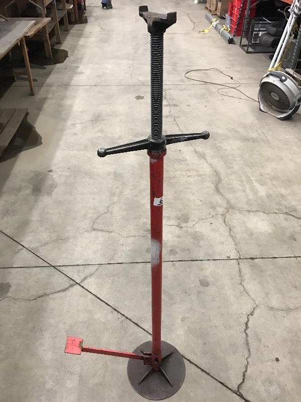 lot 6 image: Screw-Style 48 Jack With Foot-Assi...