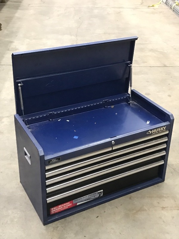 lot 9 image: Husky Limited Edition 5-Drawer Tool...