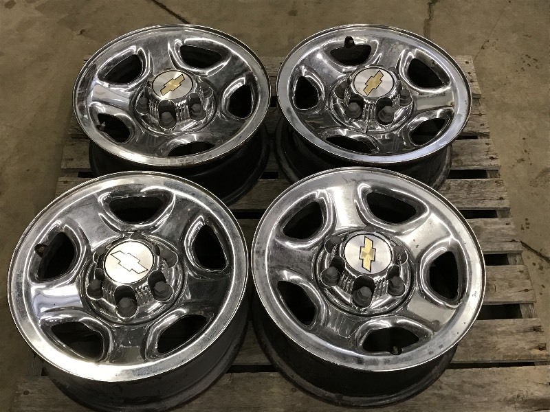 lot 18 image: Set Of (4) Chevrolet 6-Lug 16 Whee...