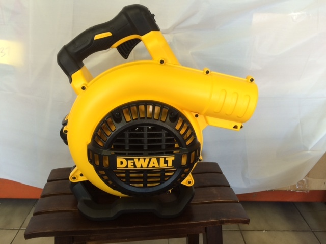 lot 58 image: DeWalt 40V Lithium Blowers