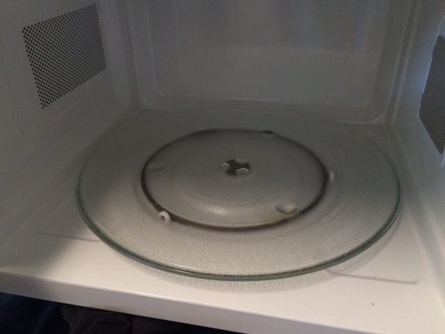lot 10 image: Kenmore Microwave 2.2 cuft