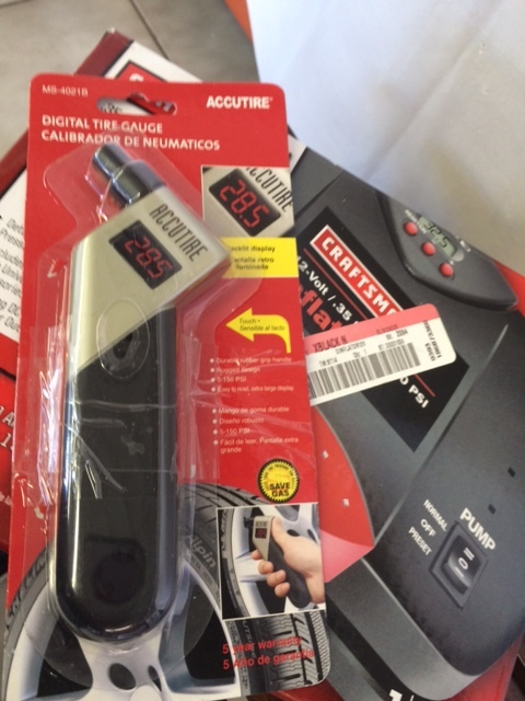 lot 39 image: Craftsman Inflator 30 PSI