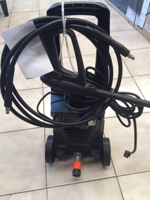 lot 3 image: Black and Decker Pressure Washer