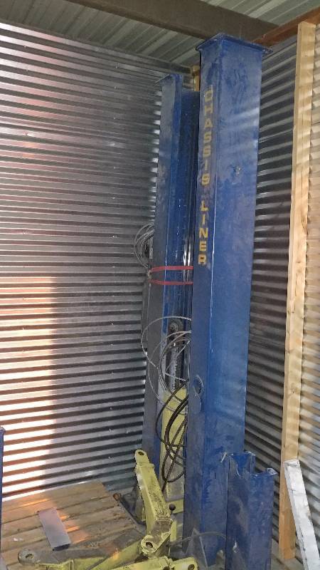 lot 1 image: Chassis Liner Hoist
