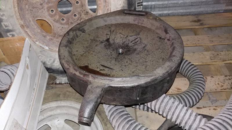lot 3 image: Waste Oil Pans