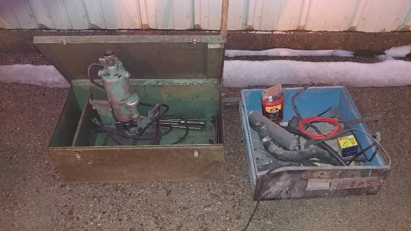 lot 4 image: Halls-Toledo - Eccentric V Grinder