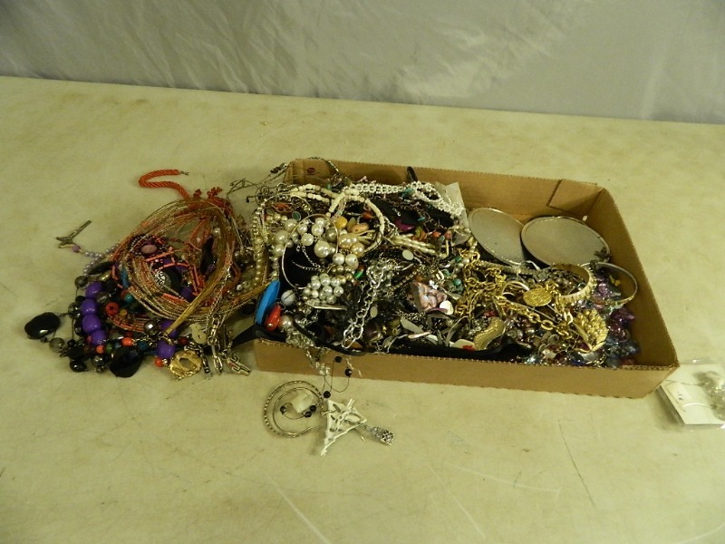 lot 22 image: Large Lot of Jewelry