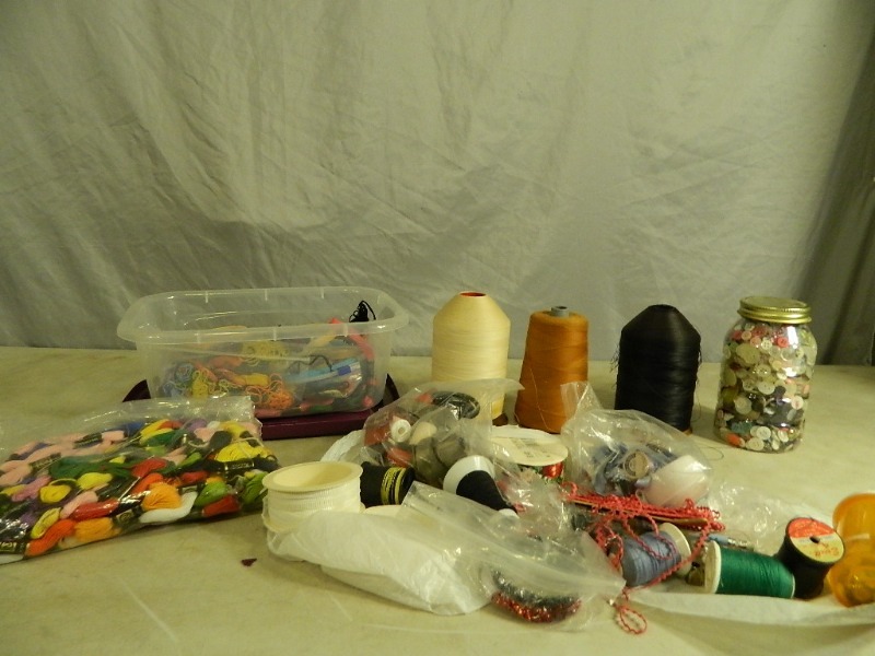 lot 41 image: Buttons and Sewing Supplies