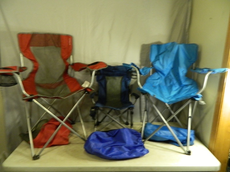 lot 93 image: 3 Bag Chairs