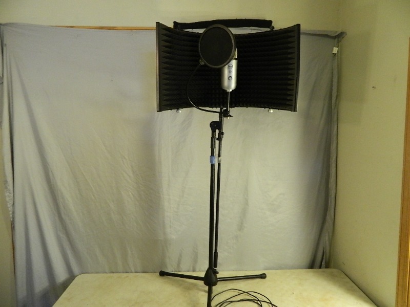 lot 4 image: Recording Microphone and Stand