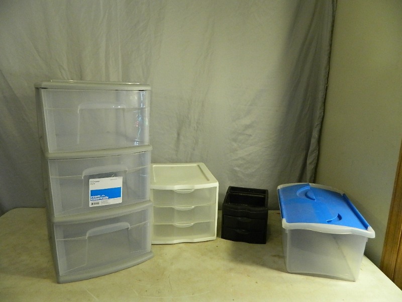 lot 132 image: New and Preowned Organizers