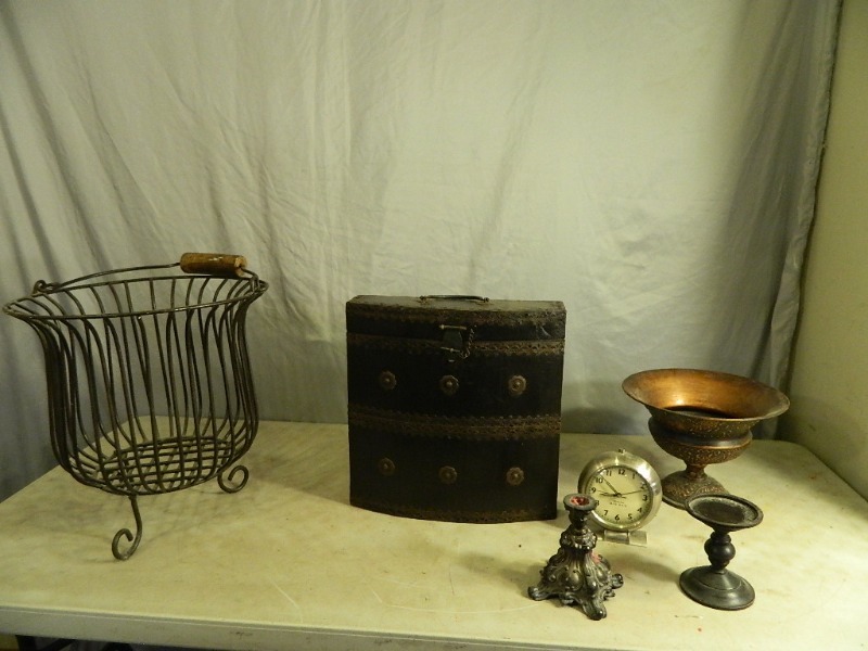 lot 138 image: Assorted Decor