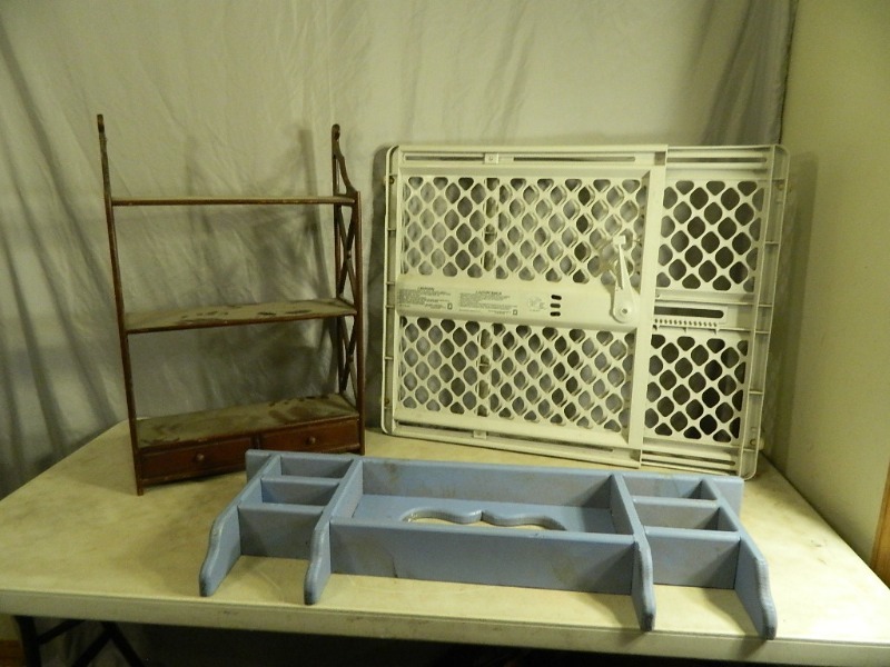 lot 141 image: Shelves and PetBaby Gate