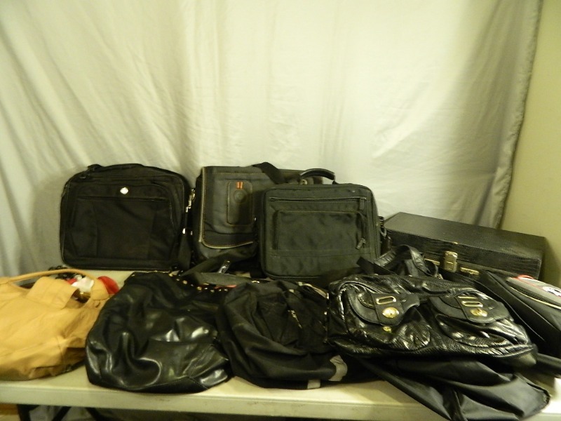 lot 142 image: Laptop Bags, Purses, and More