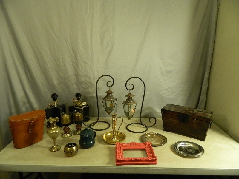 lot 152 image: Wood Box and Decor