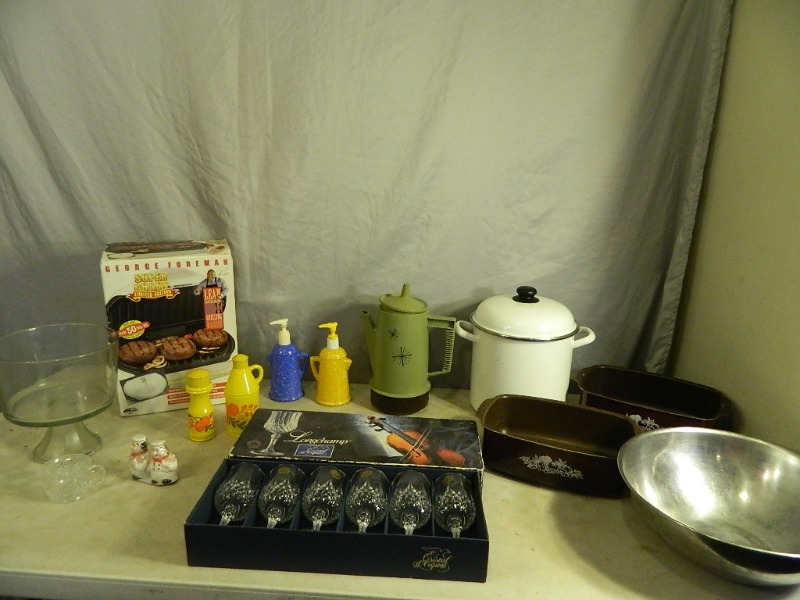 lot 170 image: Kitchen Items