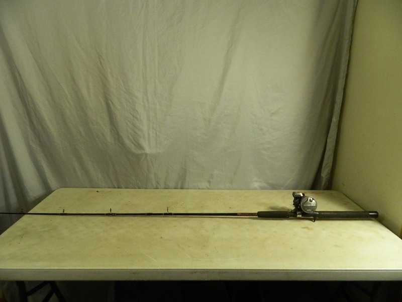 lot 32 image: Shakespeare Fishing Rod  Daiwa Reel