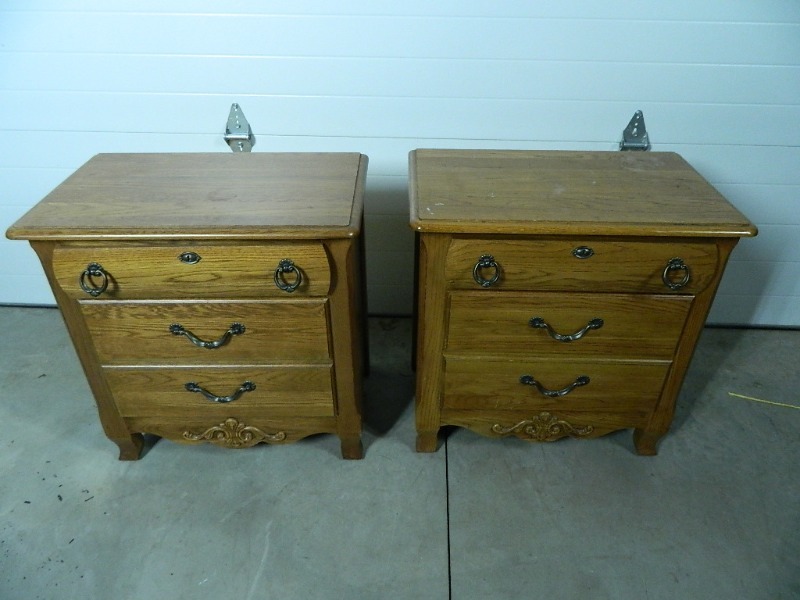 lot 117C image: Pair of Night Stands