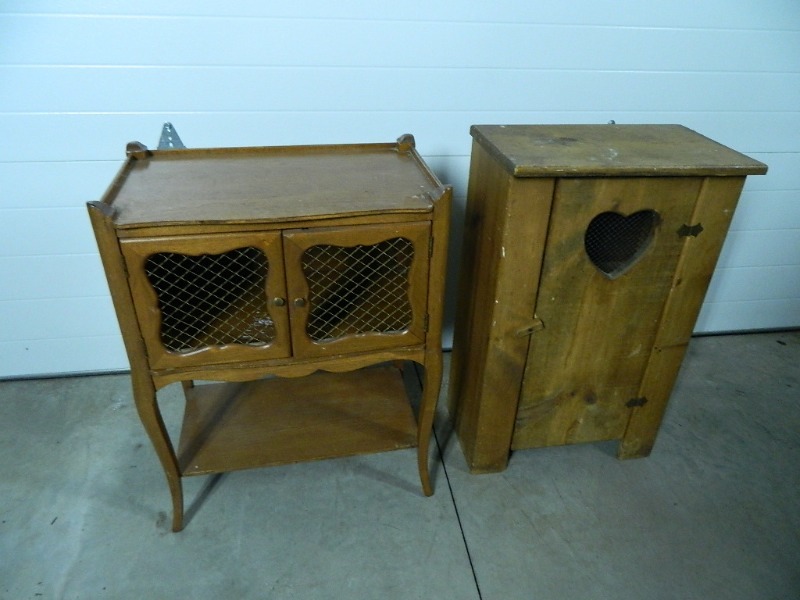 lot 117F image: 2 Cute Wood Cabinets