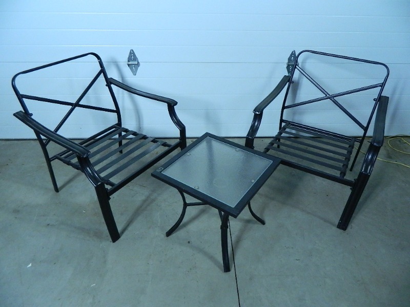 lot 117I image: Patio Chairs and Table