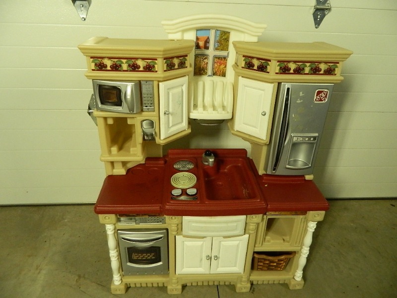 lot 117J image: Kids Play Kitchen