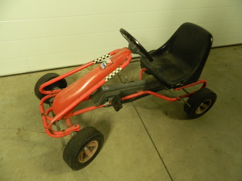 lot 117K image: Kids Pedal Car