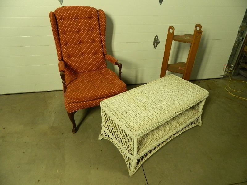 lot 117N image: 3 Pcs of Furniture